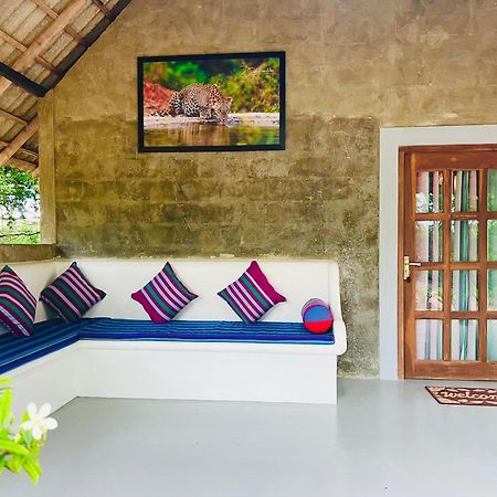 Kingfisher Beach Resort-Yala Kirinda  Exterior photo