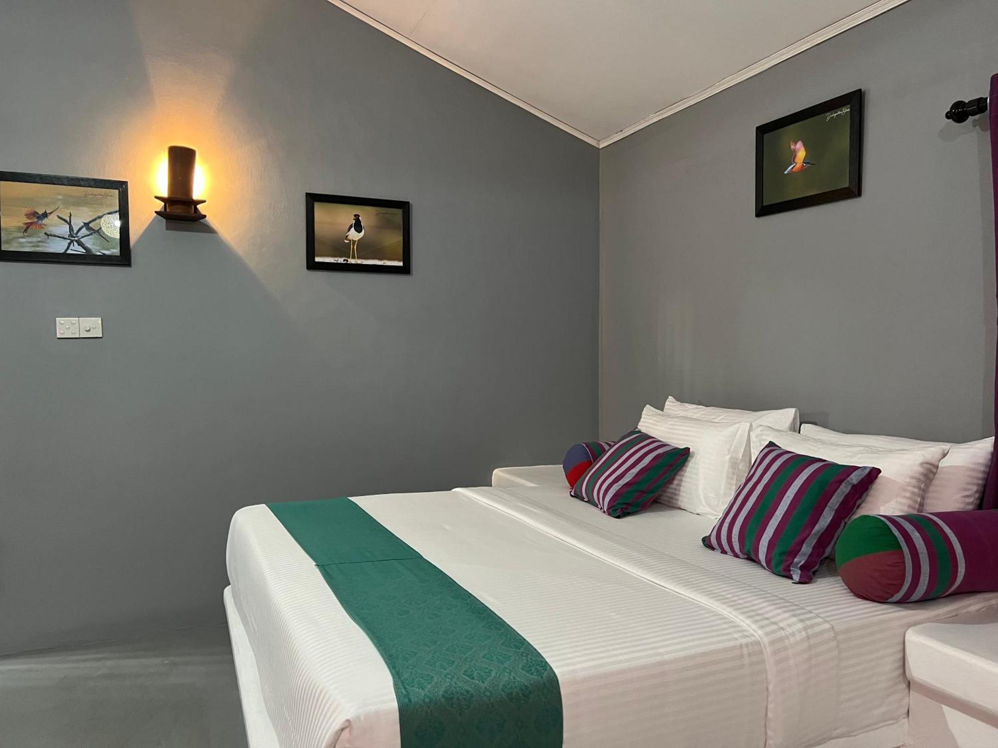 Kingfisher Beach Resort-Yala Kirinda  Exterior photo