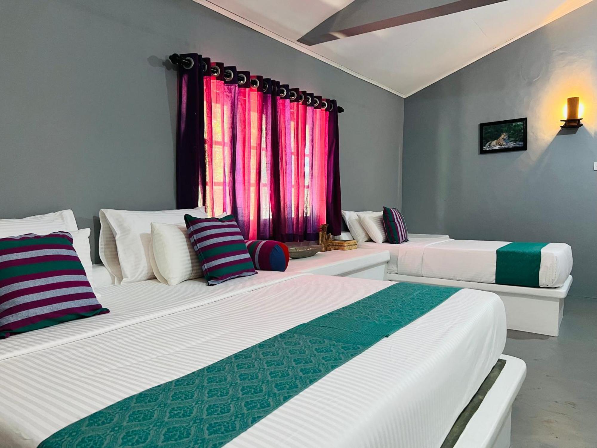 Kingfisher Beach Resort-Yala Kirinda  Exterior photo